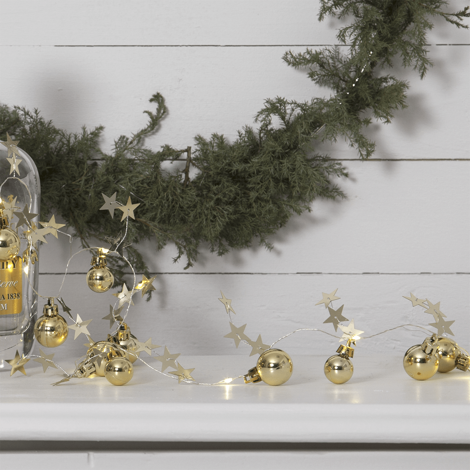 Elegante LED - Deko - Lichterkette 'Xmas' in goldfarbenem Metalldraht - WeihnachtsladenStar Trading