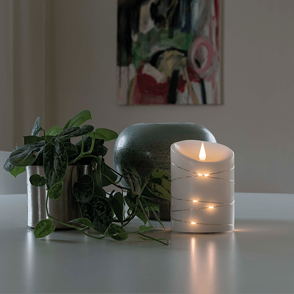 LED - Kerze weiß m.silberfarbenem Draht umwickelt 14cm - WeihnachtsladenKonstsmide
