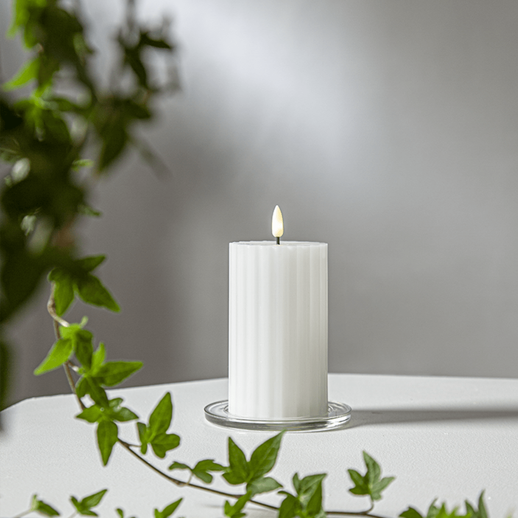 LED - Wachskerze 'Flamme Stripe' weiß - WeihnachtsladenStar Trading
