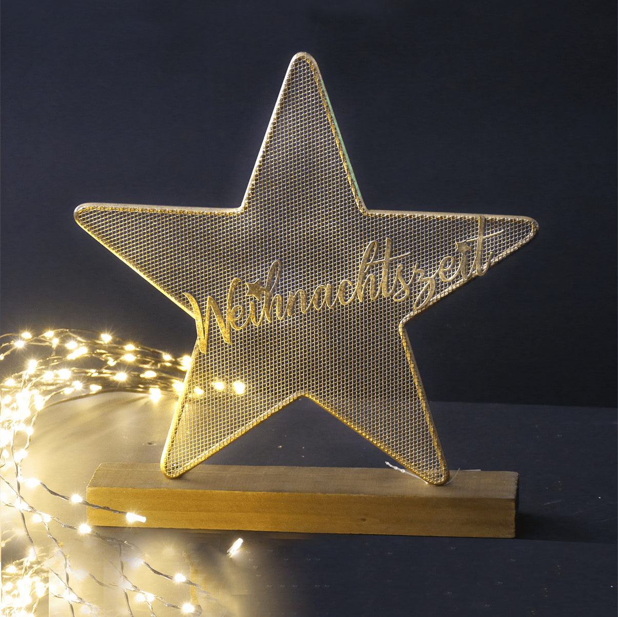 Metall - Stern goldfarben auf Holzsockel - WeihnachtsladenRiffelmacher & Weinberger
